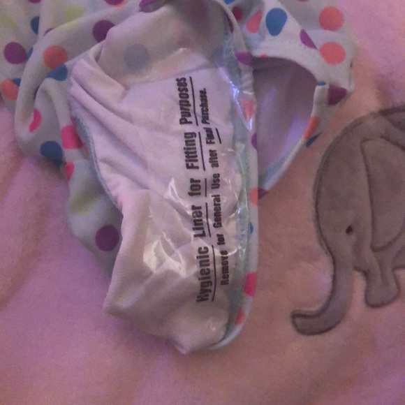 Swtimsuit - Picture 4 of 4